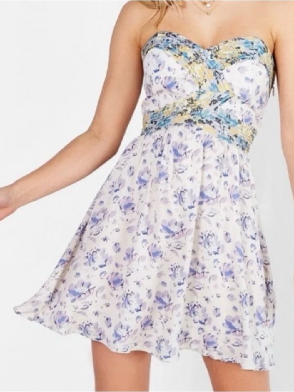 Kimchi Blue Strapless Floral Mini Dress in White and Lavender